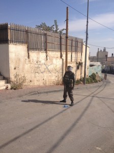 A Border Policeman at the entrance to Jebel Mukaber (Seth J. Frantzman)