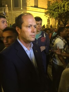 Jerusalem Mayor Nir Barkat listened to their complaints (Seth J. Frantzman)